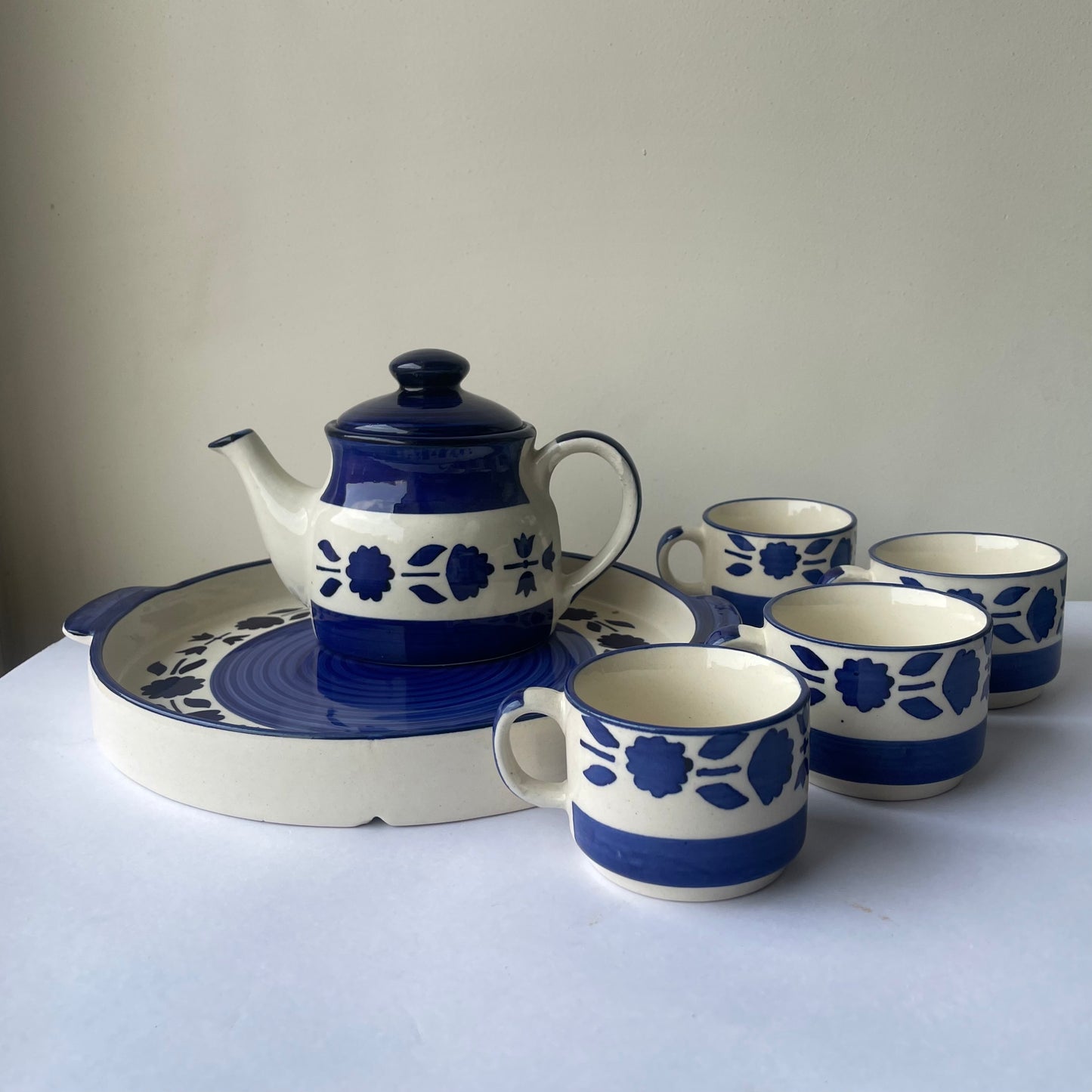The Giant Tea Pot Family