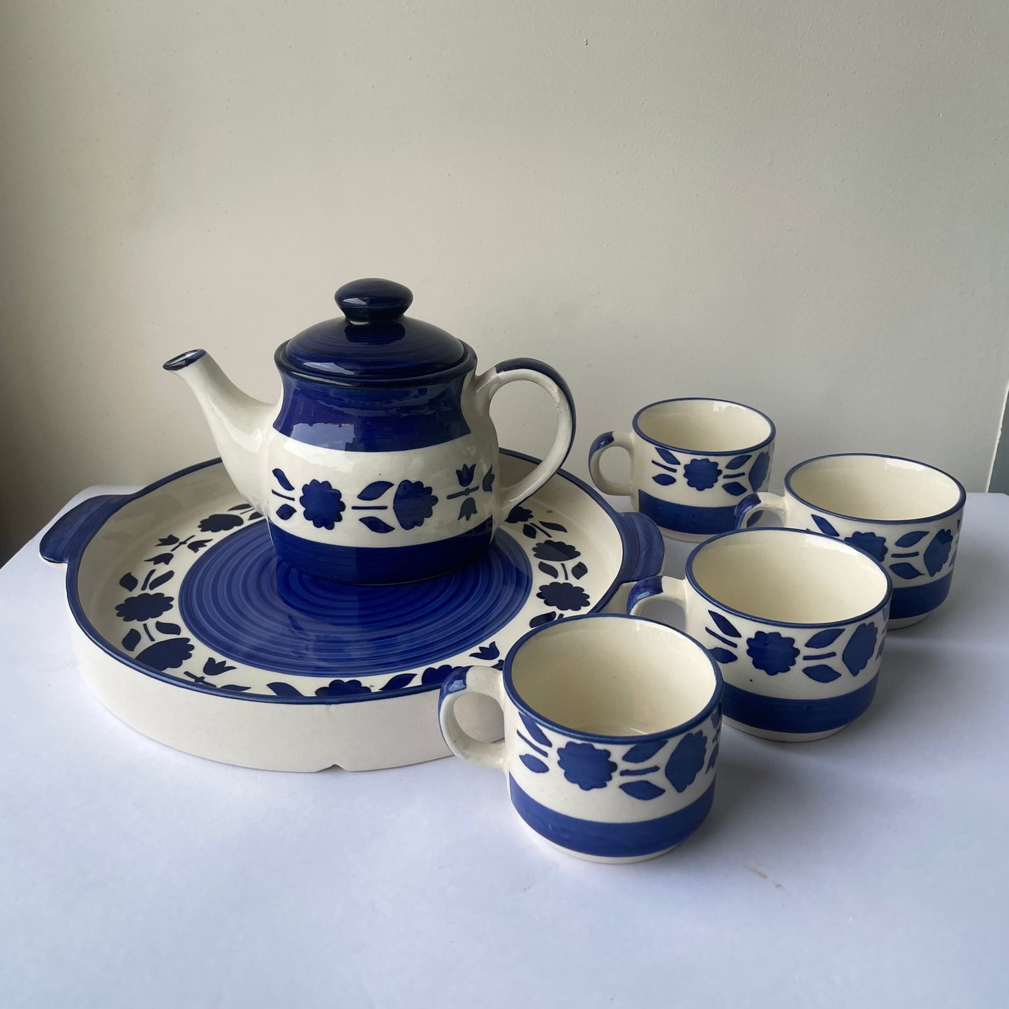 The Giant Tea Pot Family