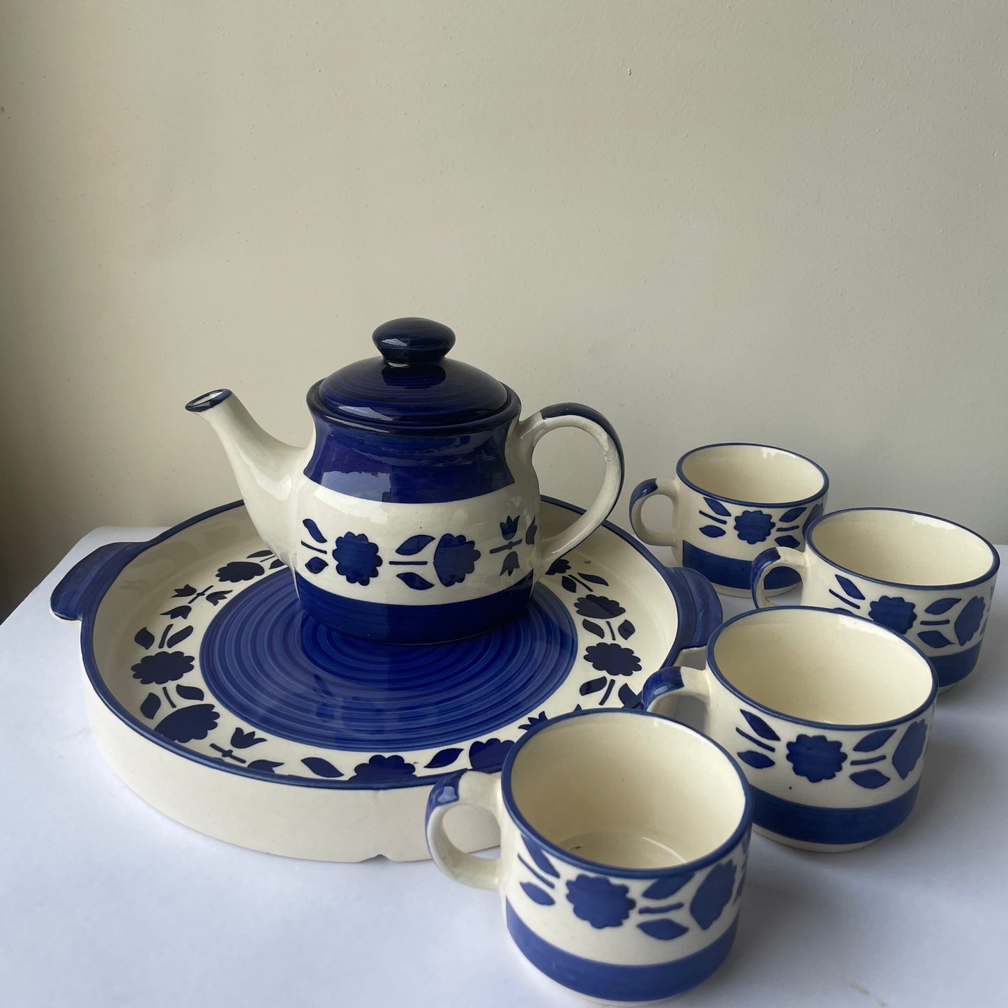 The Giant Tea Pot Family