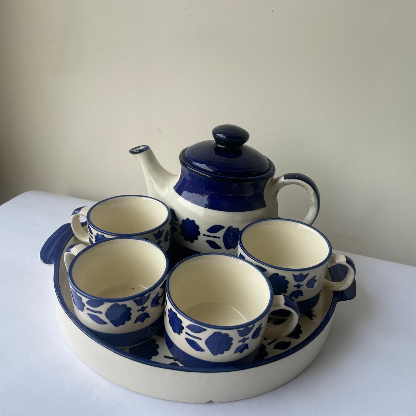 The Giant Tea Pot Family