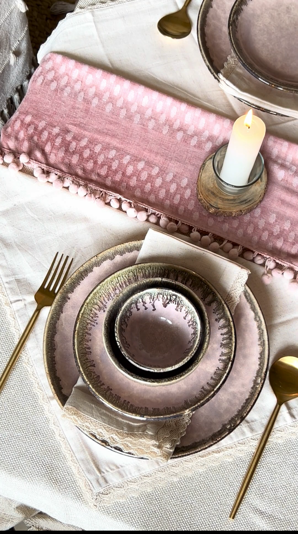 The Roseate Dinner Set For 8