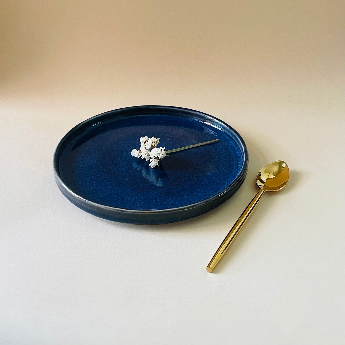 The Profondo Bleu Flat Plate