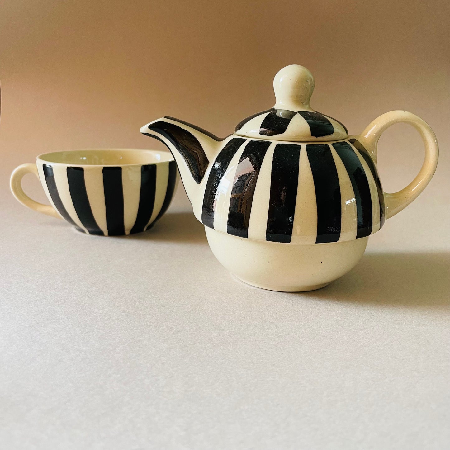 Black & White Tee Pot Set