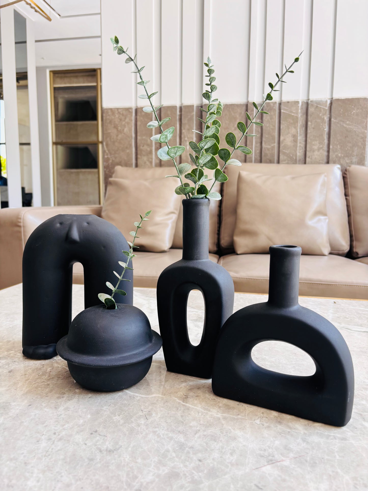 UN Vase Noir – Set of 4 Sculptural Vases
