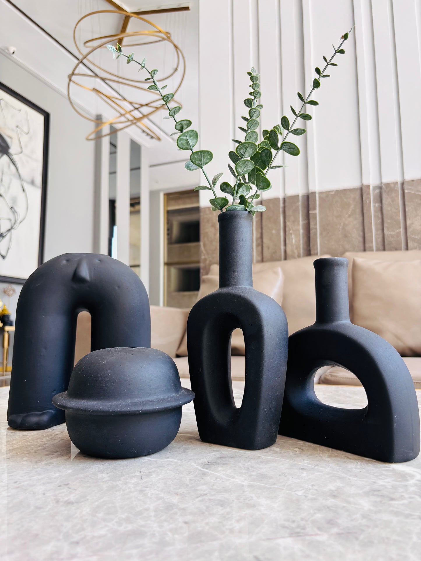 UN Vase Noir – Set of 4 Sculptural Vases