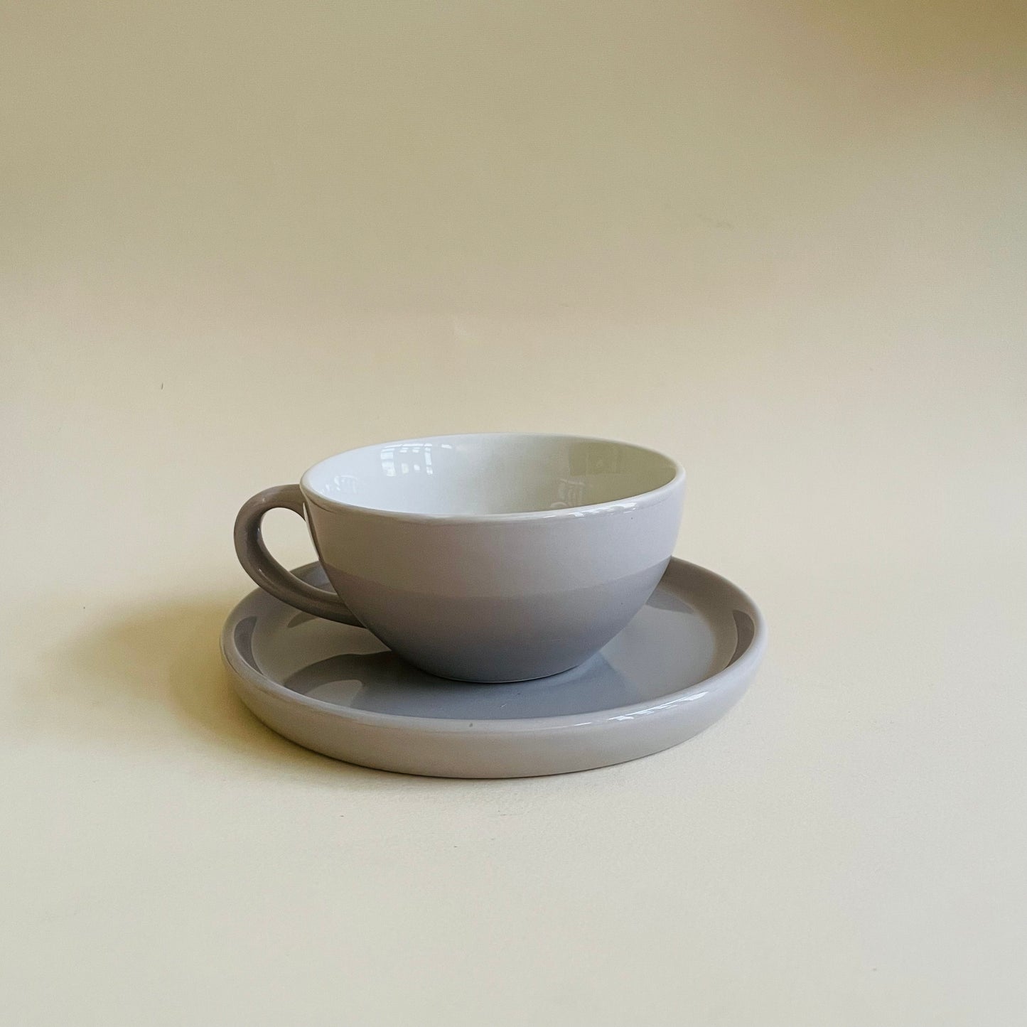 The Vibrante Latte Cup & Saucer Collection (320 ml)