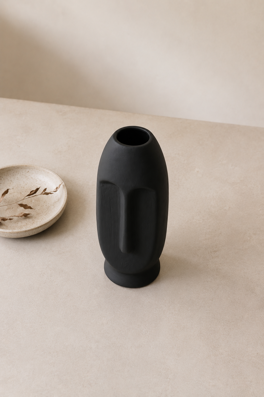 Nero Vase
