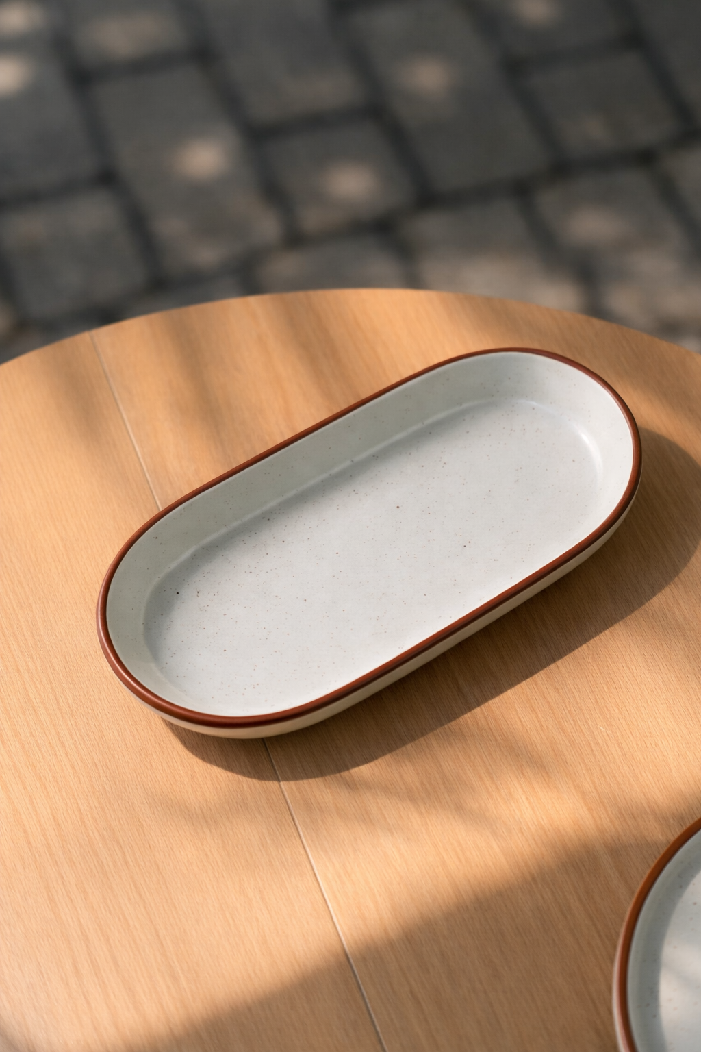 Crema Grounded Platter