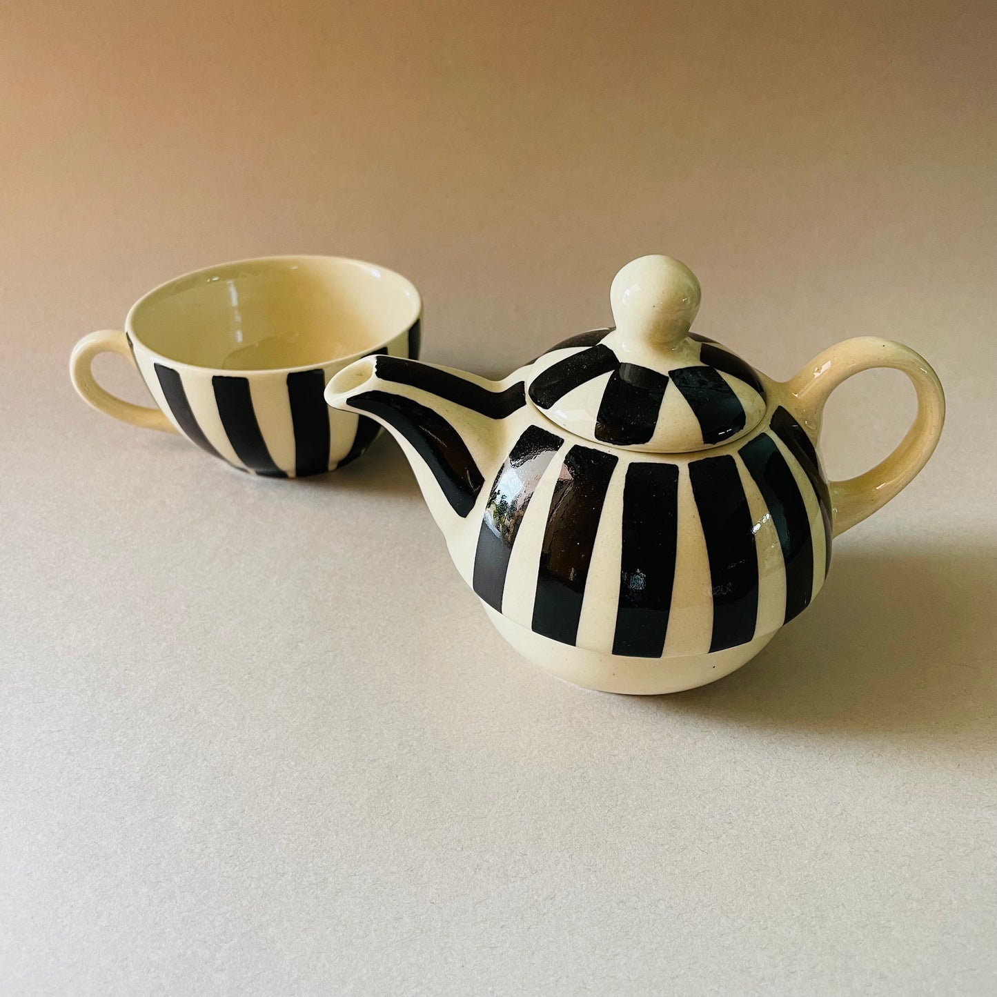 Black & White Tee Pot Set