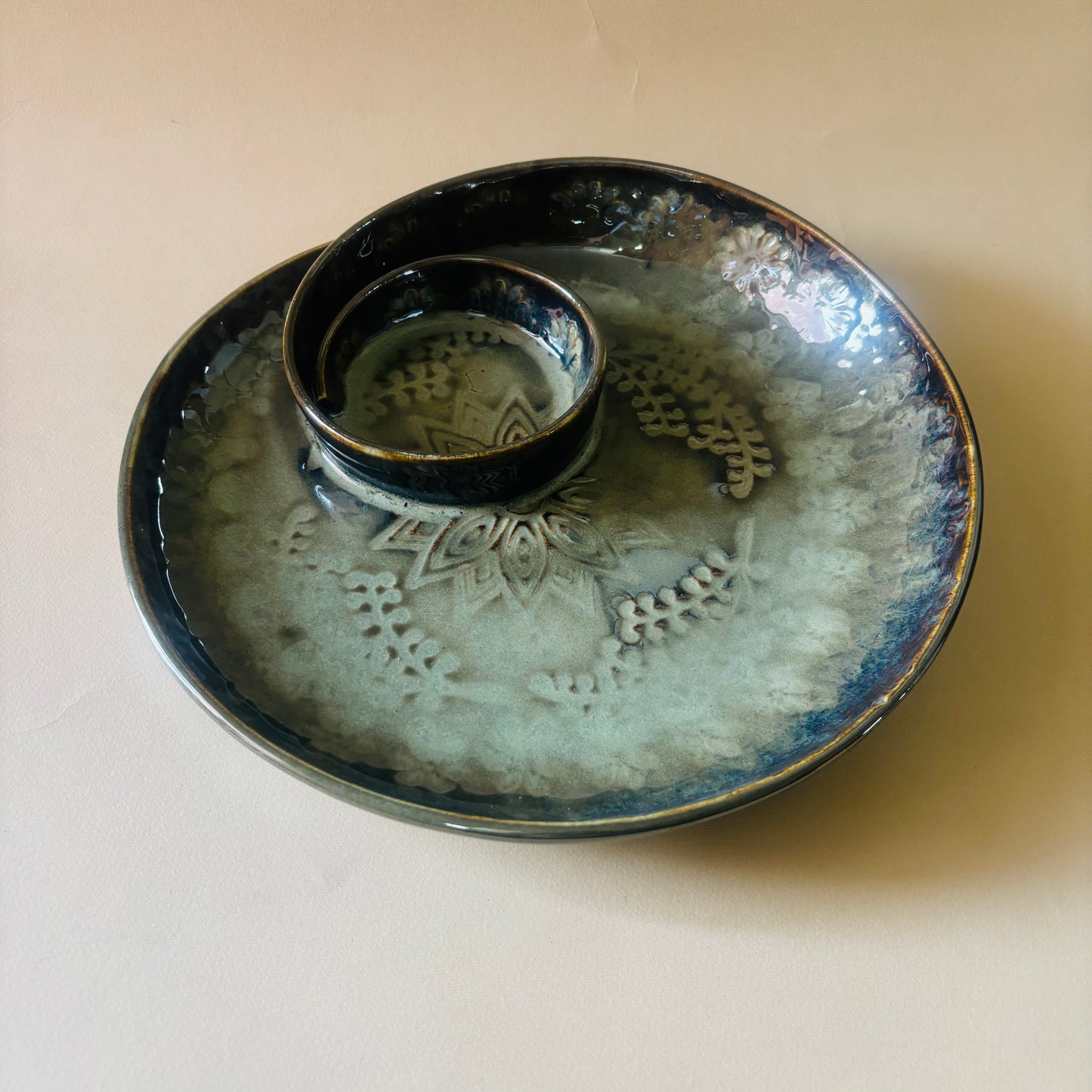 Sage Olive Bloom – Artisanal Platter with Dip Bowl (10 Inch)