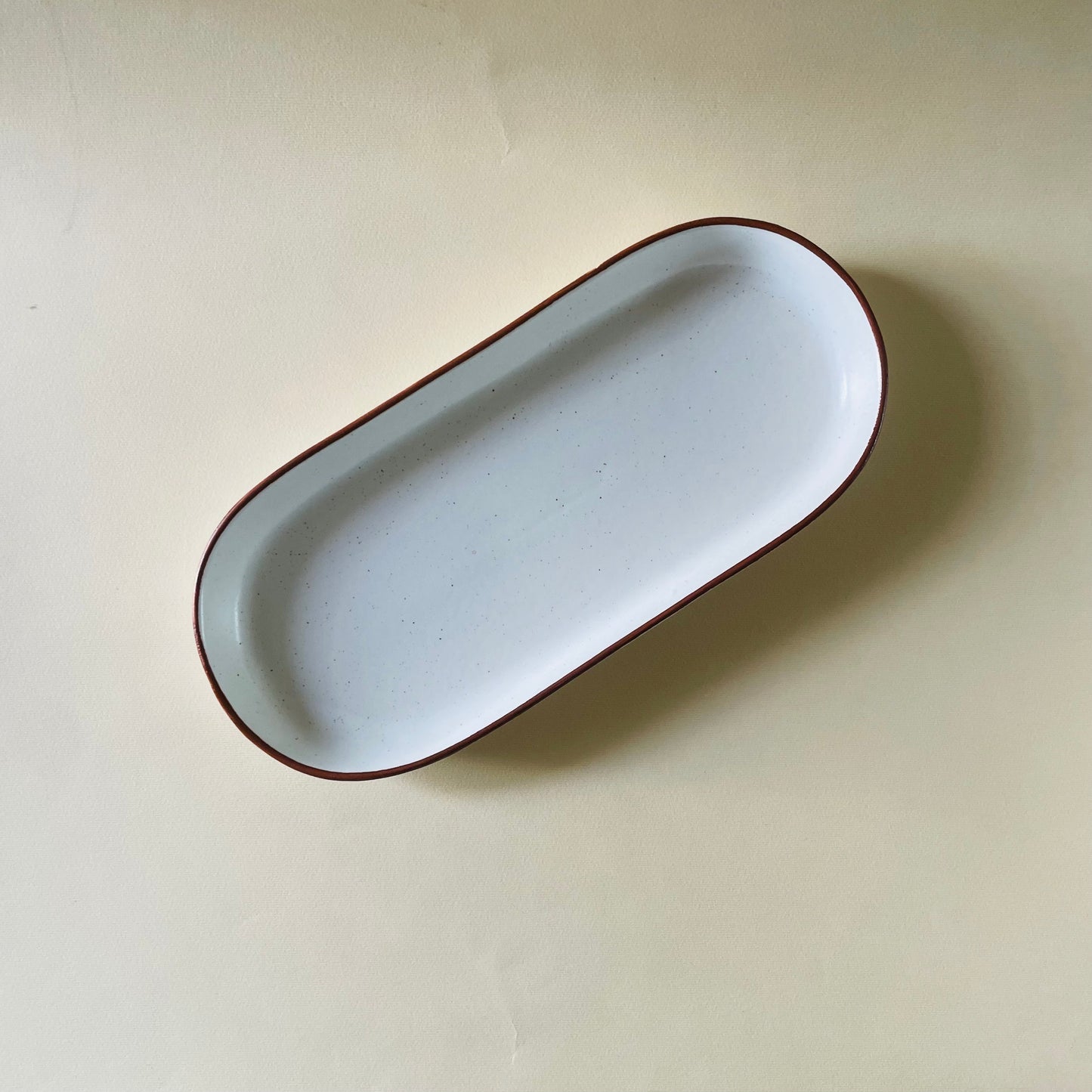 Crema Grounded Platter