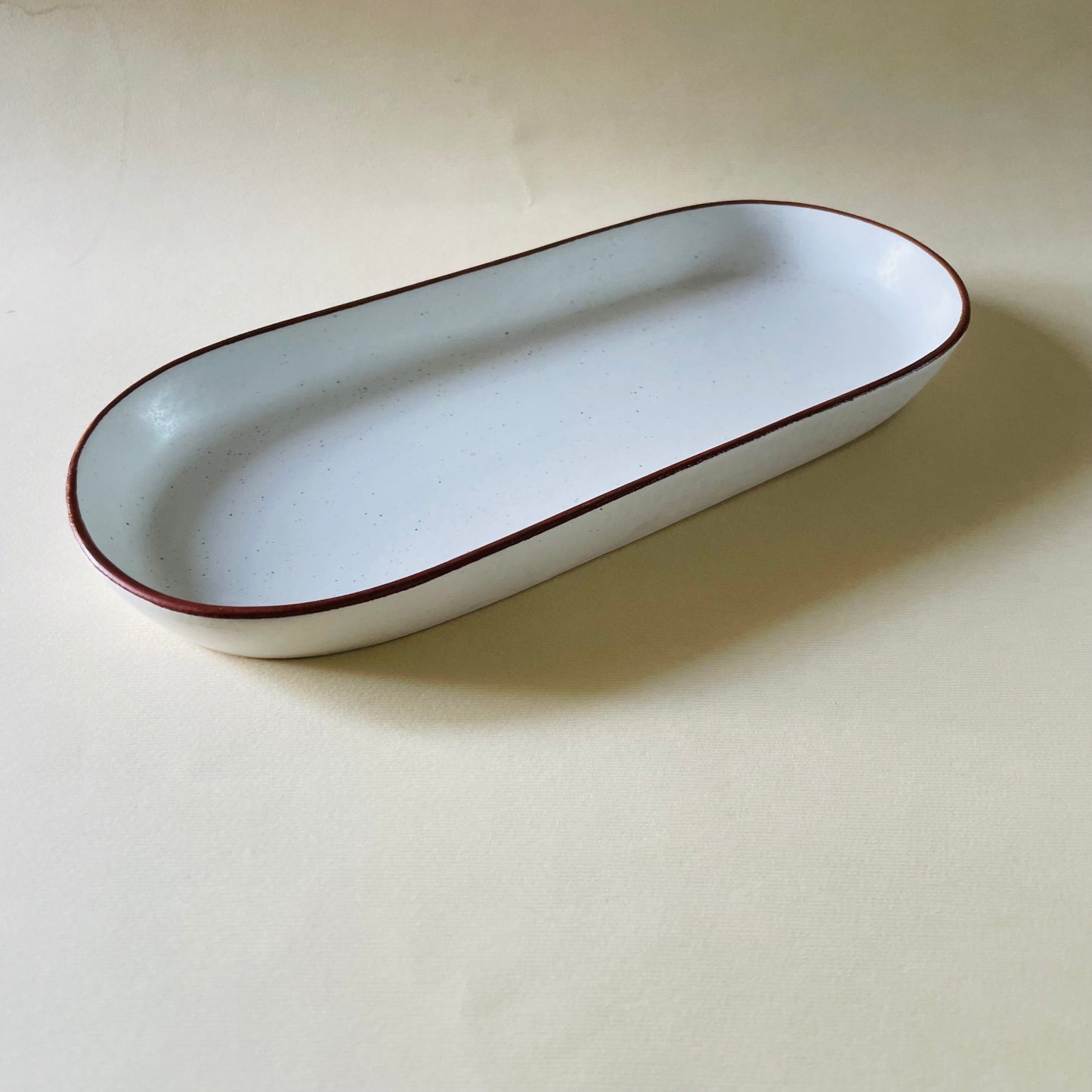 Crema Grounded Platter