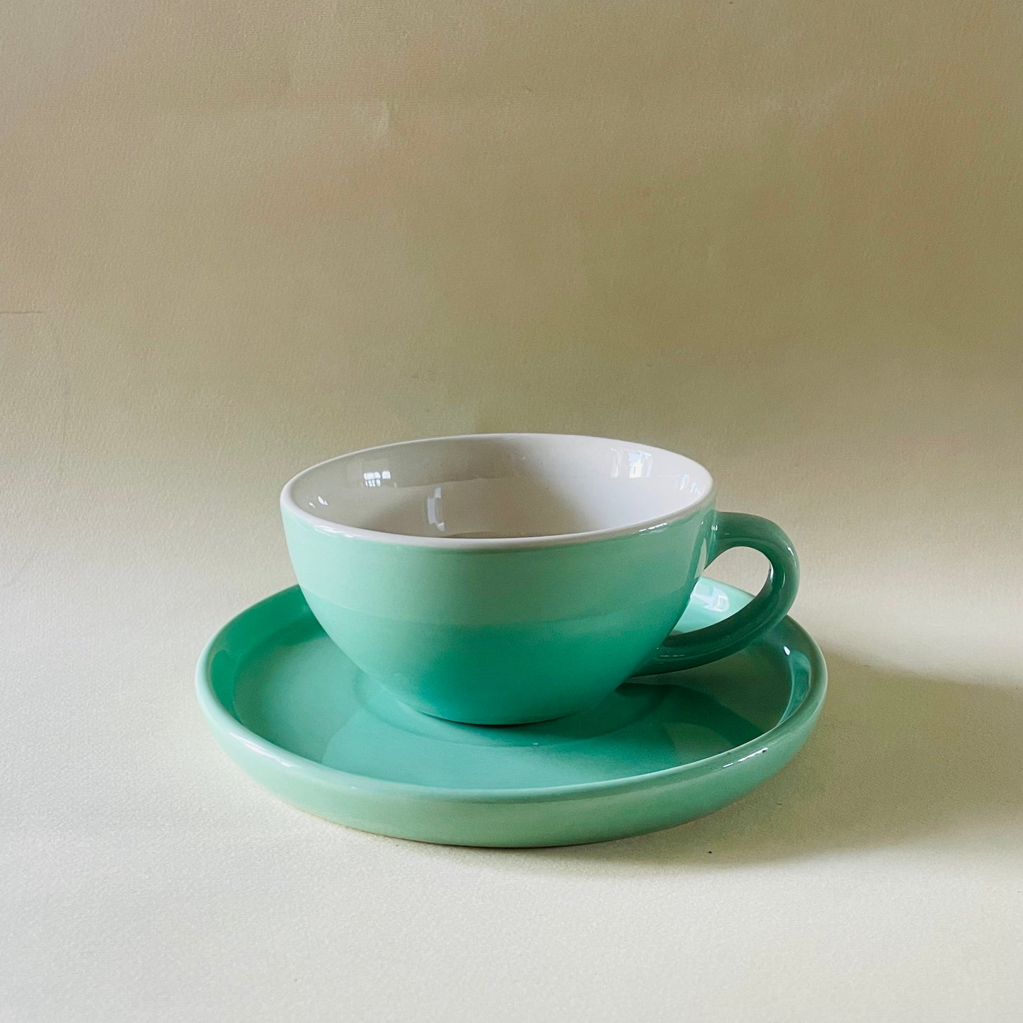 The Vibrante Latte Cup & Saucer Collection (320 ml)
